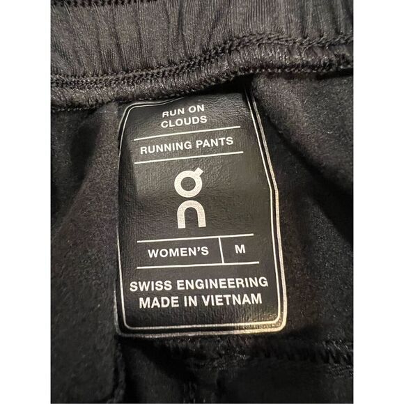 On Running Run On Clouds Women's Black Active Running Pants Size Medium NWOT - Picture 8 of 11